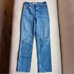 Abercrombie The 90s Straight Ultra High Rise